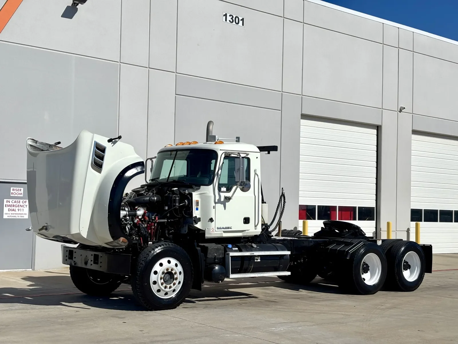 2016 Mack Granite - image 10