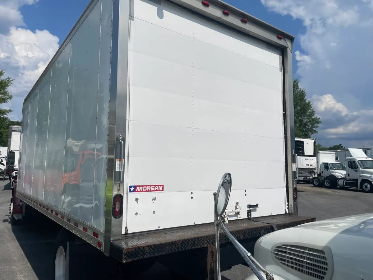 2019 Freightliner M2 106 - image 4