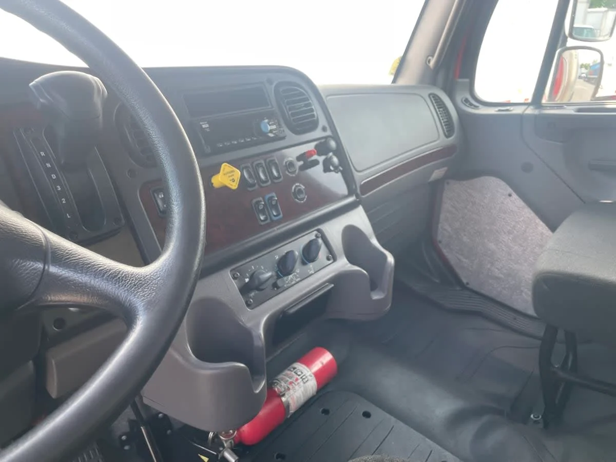 2019 Freightliner M2 106 - image 11