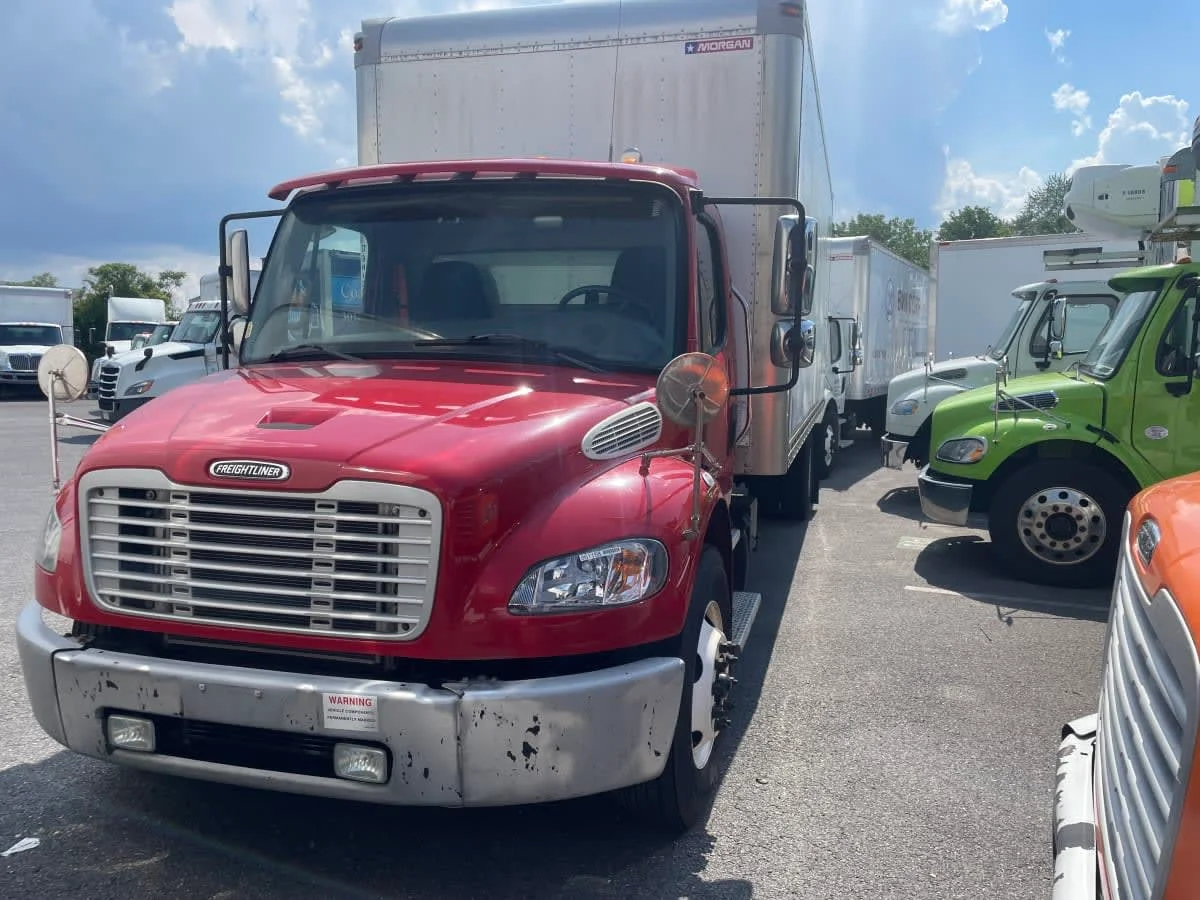 2019 Freightliner M2 106 - image 2
