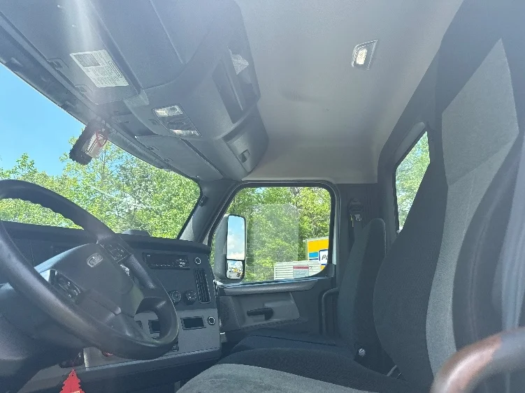 2019 Freightliner Cascadia in Jessup, MD — photo 10