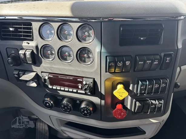 2021 Peterbilt 567 in Salt Lake City, UT — photo 11