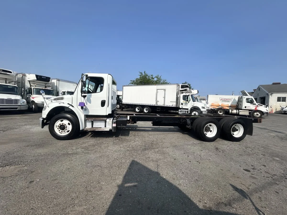 2017 Freightliner M2 106 - image 10