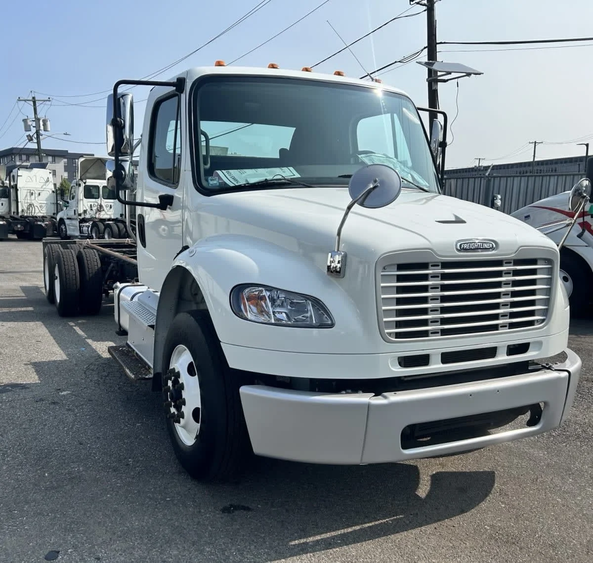 2017 Freightliner M2 106 - image 3