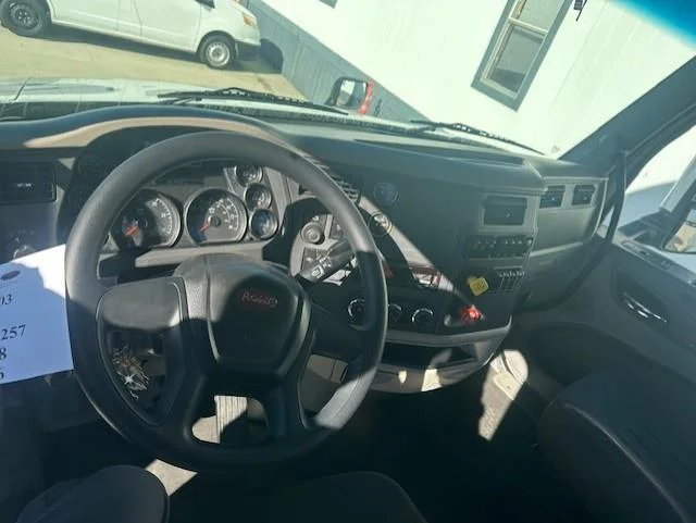 2020 Peterbilt 579 in Fontana, CA — photo 10