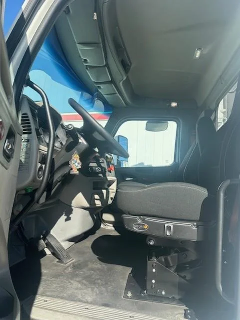 2020 Peterbilt 579 - image 9