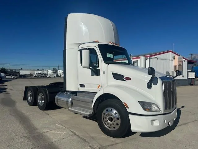 2020 Peterbilt 579 in Fontana, CA — photo 12
