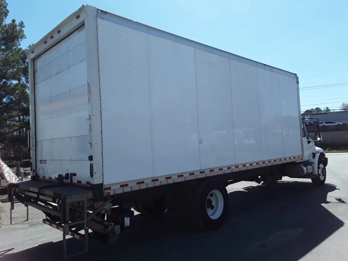 2018 International 4300 - image 4