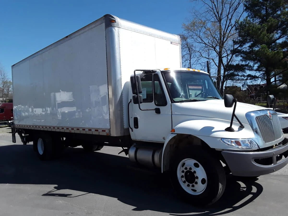 2018 International 4300 - image 3