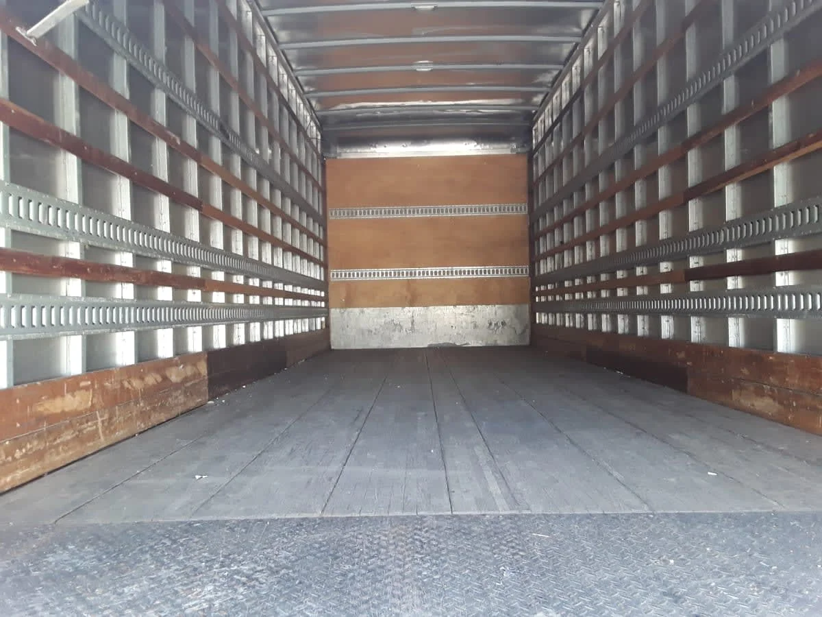 2018 International 4300 - image 8