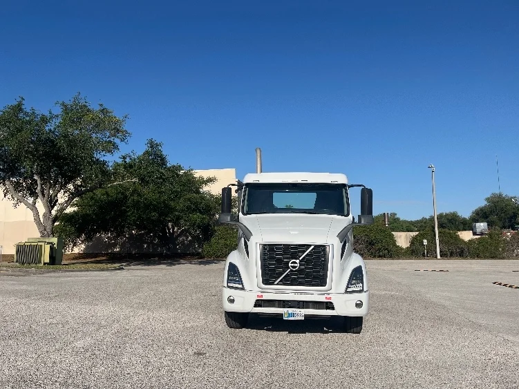 2023 Volvo in Ocala, FL — photo 2