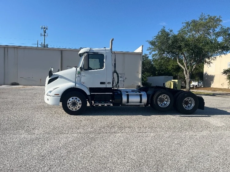 2023 Volvo in Ocala, FL — photo 4