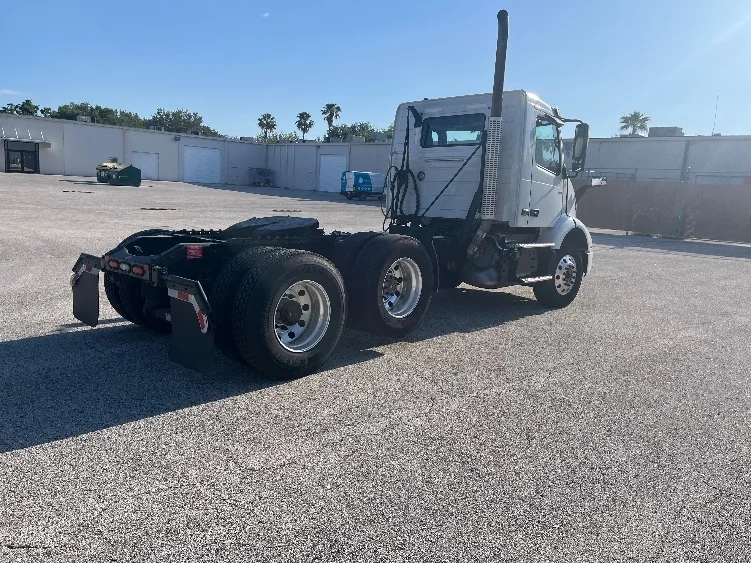 2023 Volvo in Ocala, FL — photo 7