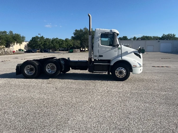 2023 Volvo in Ocala, FL — photo 8
