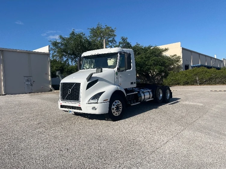 2023 Volvo in Ocala, FL — photo 3