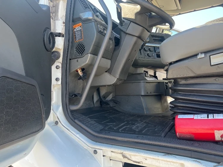 2023 Volvo in Ocala, FL — photo 9
