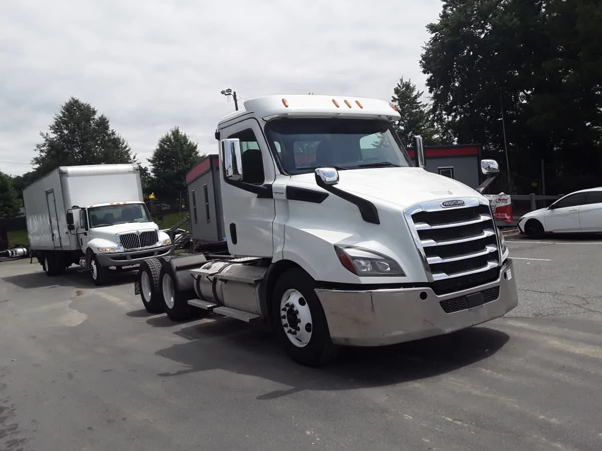 2020 Freightliner Cascadia in Charlotte, NC — photo 3