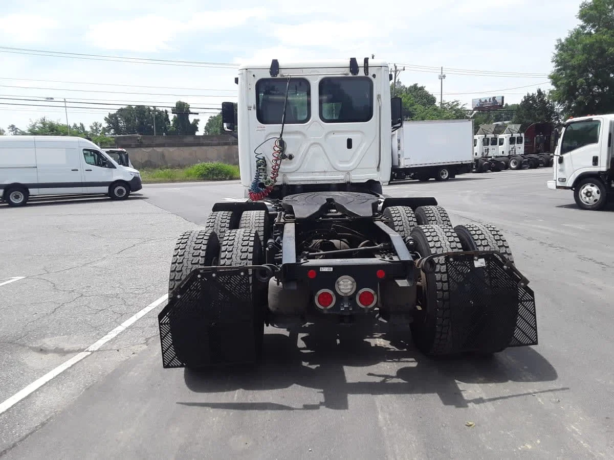 2020 Freightliner Cascadia in Charlotte, NC — photo 11