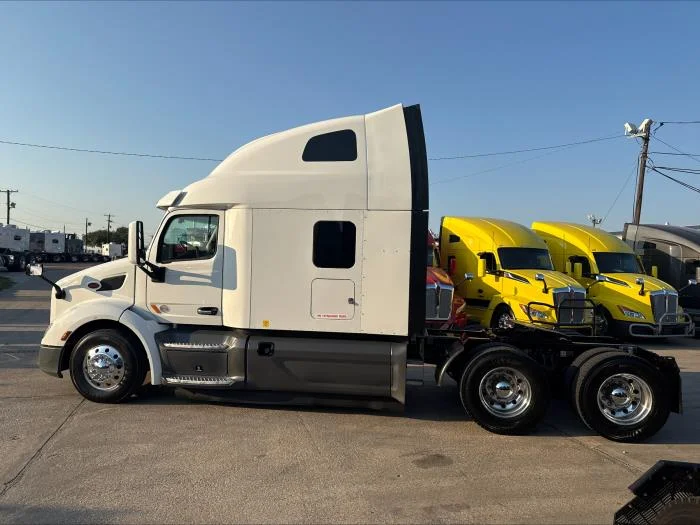 2021 Peterbilt 579 - image 8