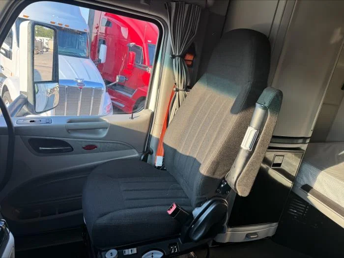 2021 Peterbilt 579 - image 6