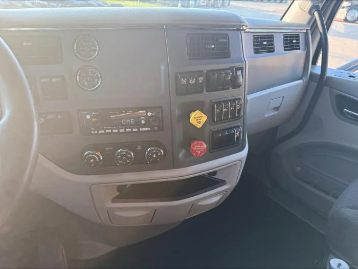 2021 Peterbilt 579 - image 16