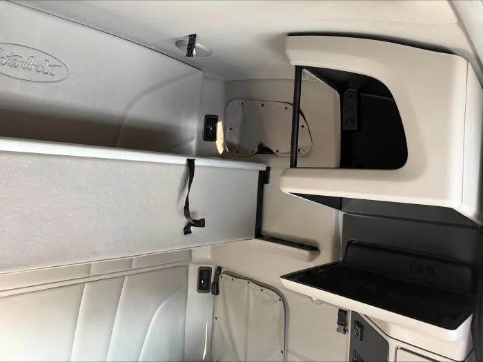 2021 Peterbilt 579 - image 9