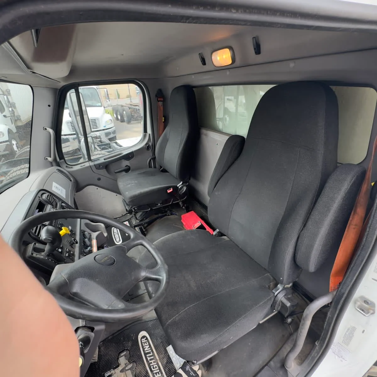 2019 Freightliner M2 106 - image 8