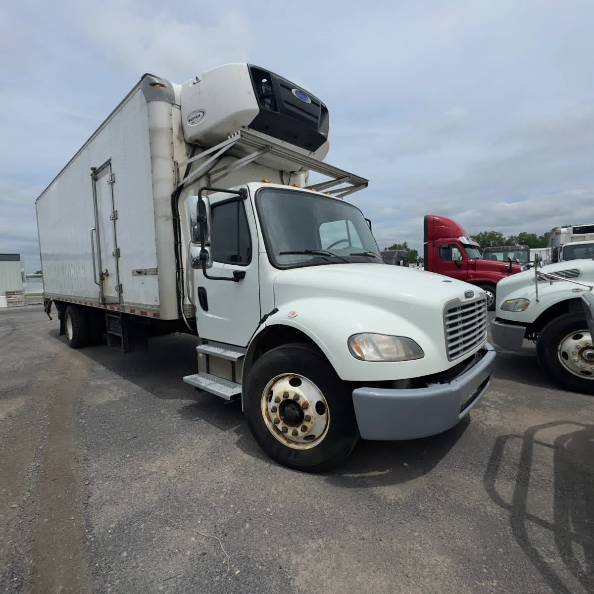 2019 Freightliner M2 106 - image 3