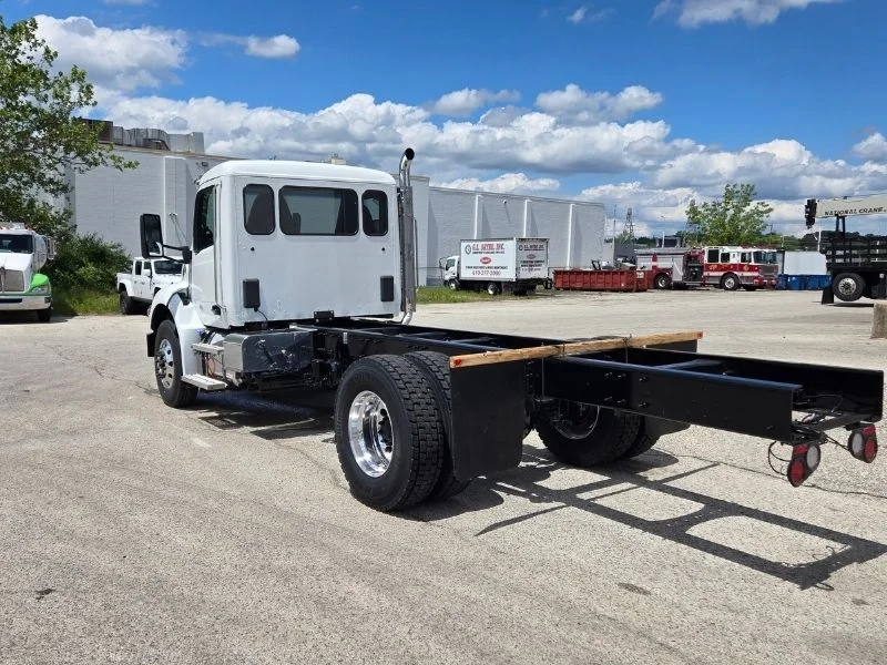 2027 Peterbilt 537 — photo 8