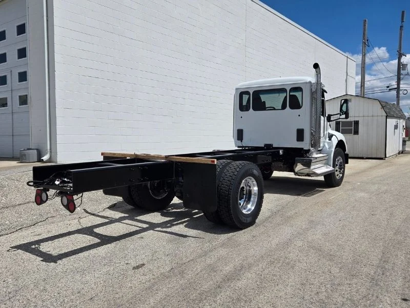 2027 Peterbilt 537 — photo 9