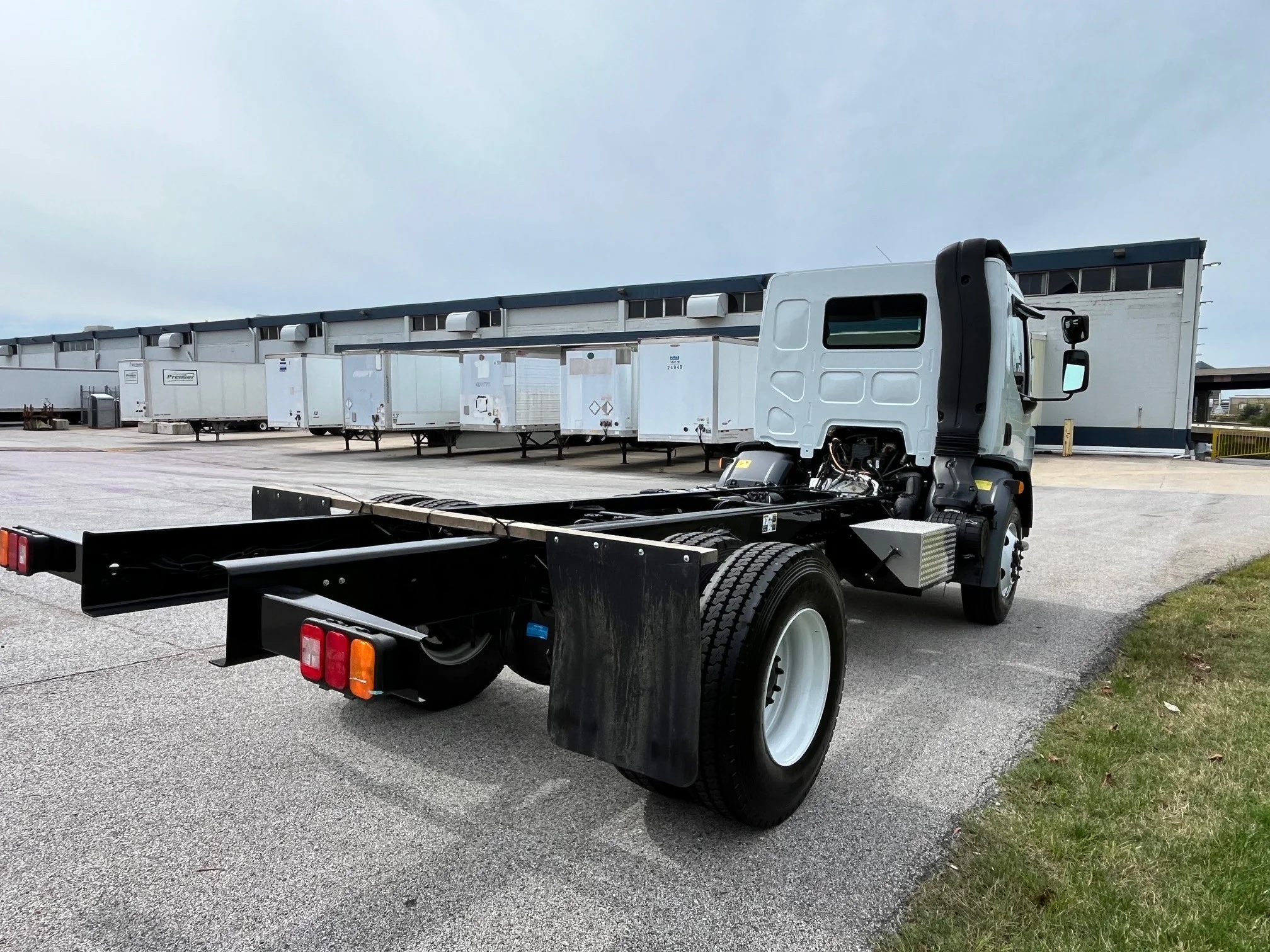 2026 Peterbilt 220EV in Baltimore, MD — photo 8