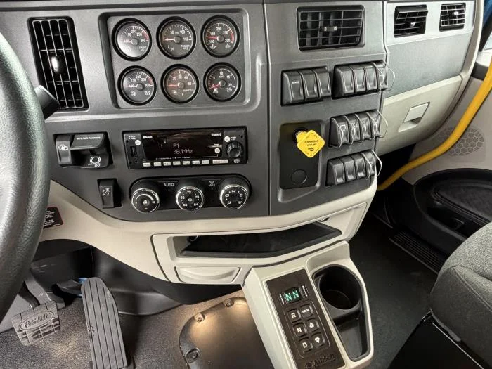 2026 Peterbilt 567 - image 14