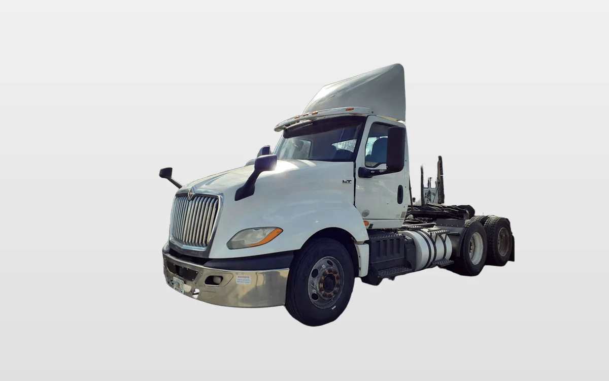 2018 International LT - image 1