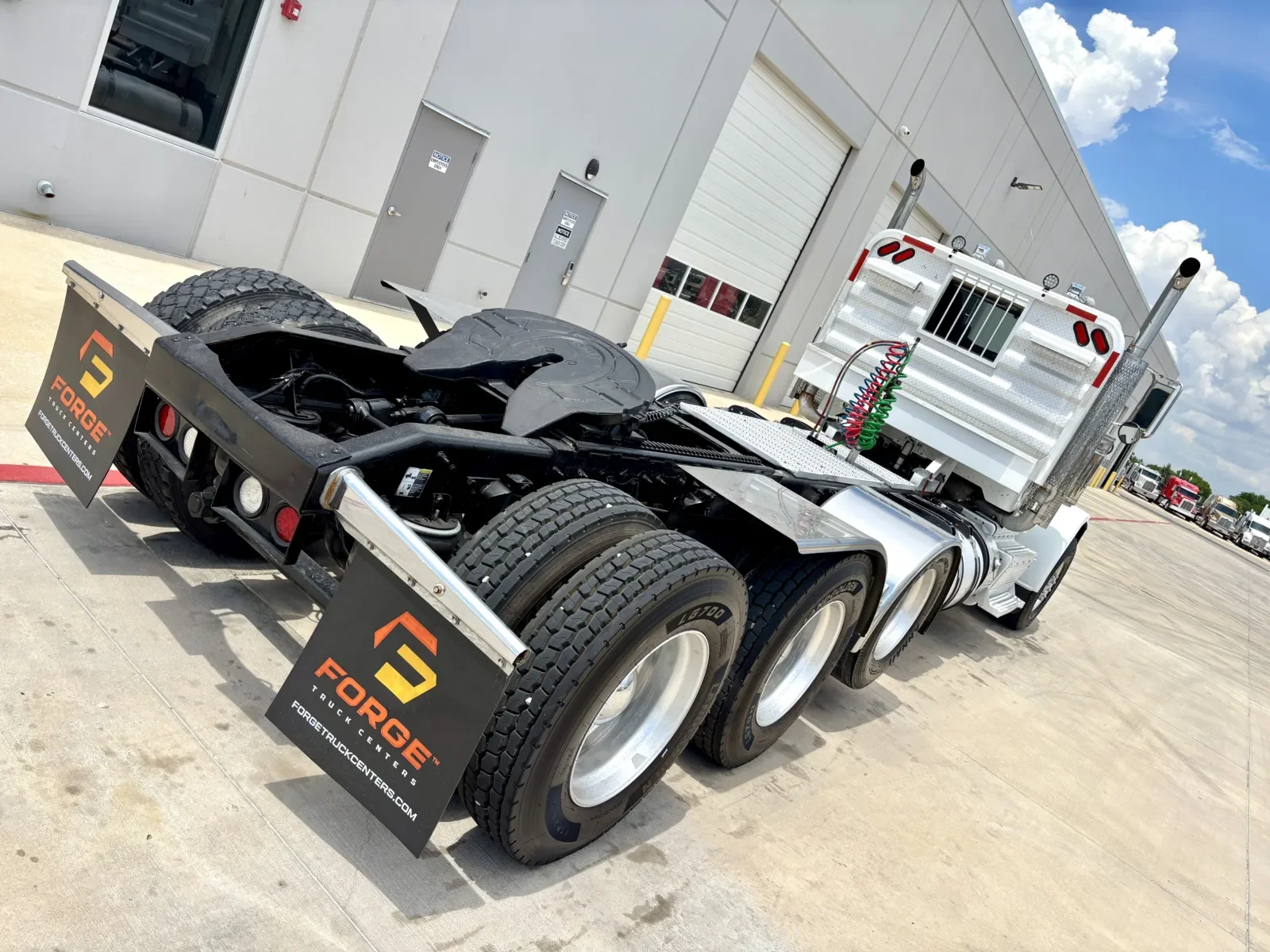 2012 Peterbilt 388 in Hutchins, TX — photo 11