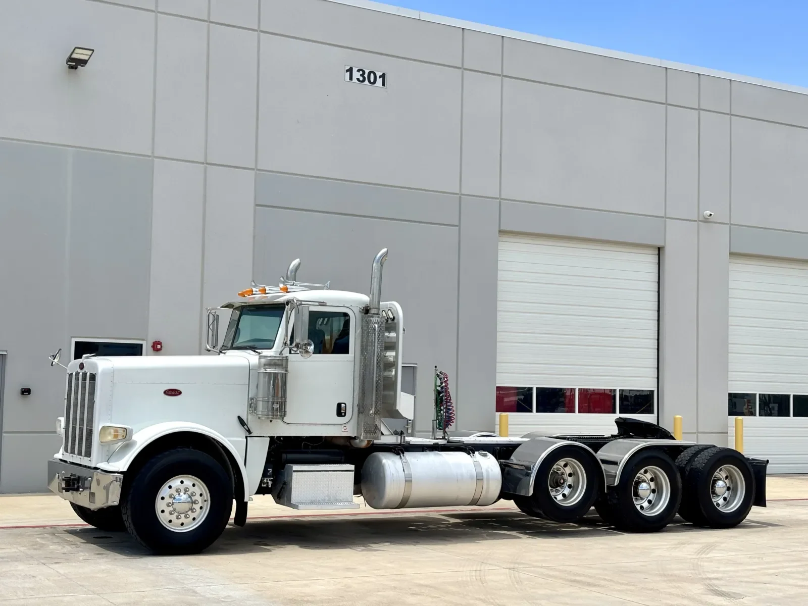 2012 Peterbilt 388 in Hutchins, TX — photo 2