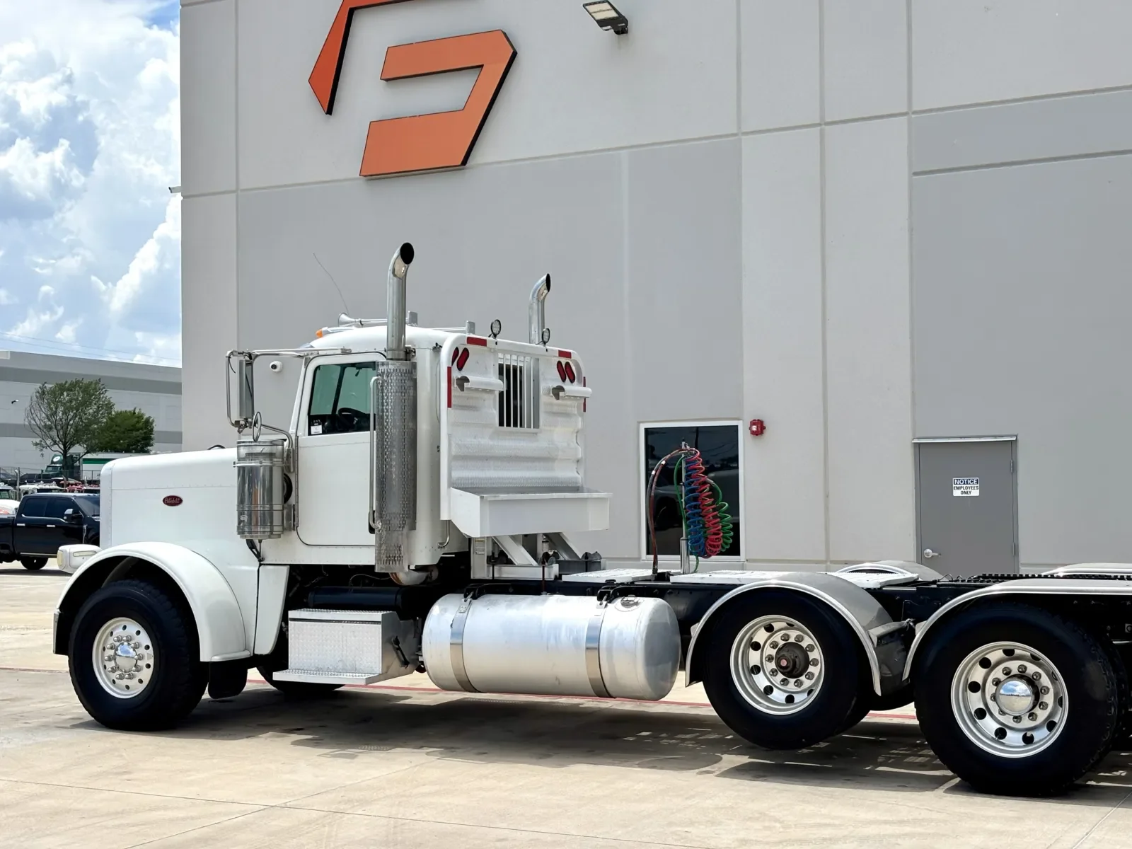 2012 Peterbilt 388 in Hutchins, TX — photo 8
