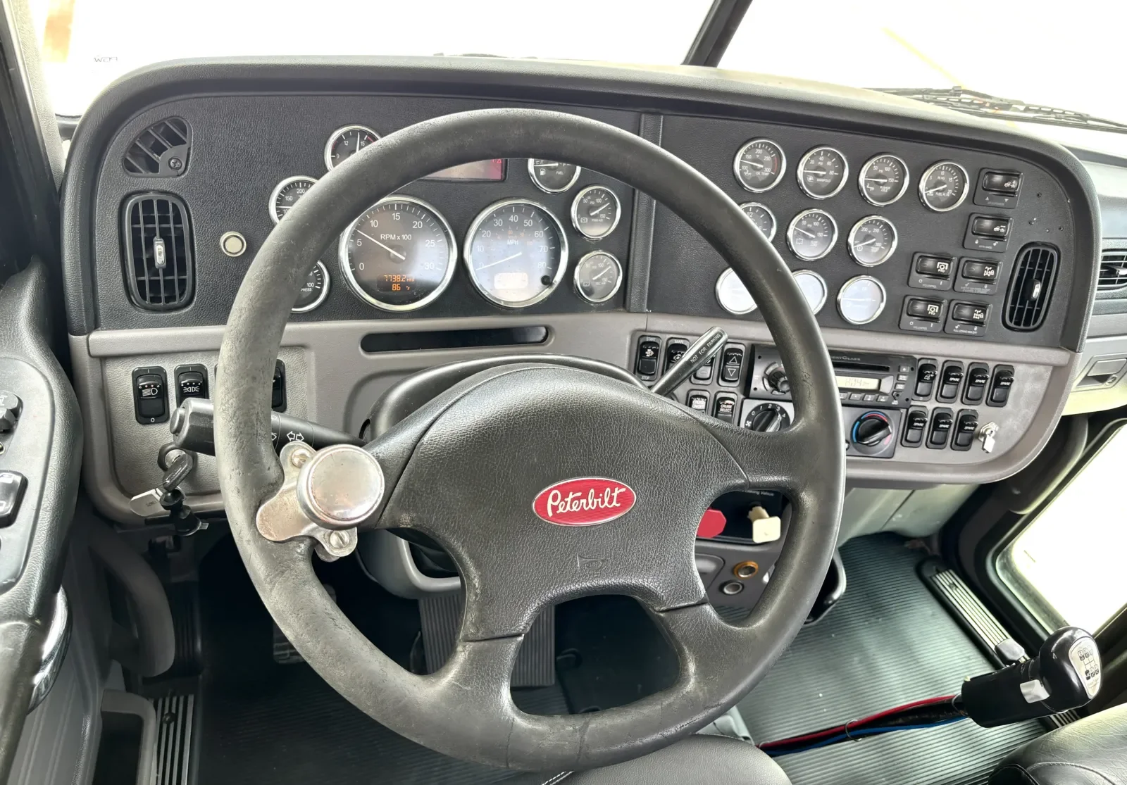 2012 Peterbilt 388 in Hutchins, TX — photo 16