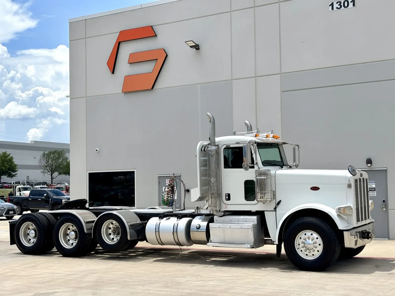 2012 Peterbilt 388 in Hutchins, TX