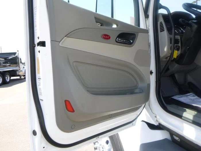 2021 Peterbilt 579 - image 13