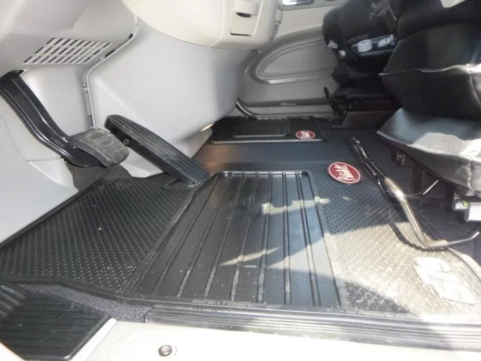 2021 Peterbilt 579 - image 16