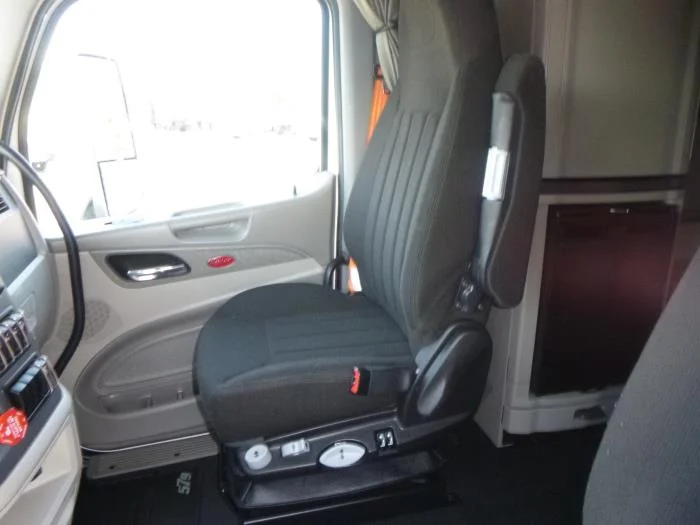 2021 Peterbilt 579 - image 17