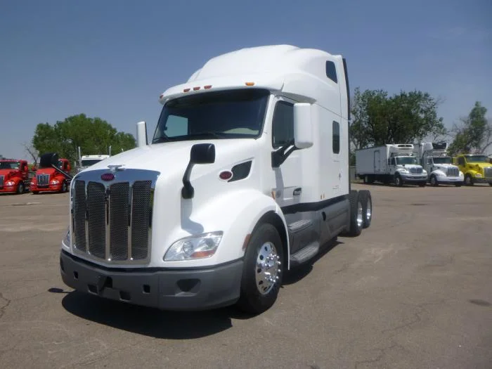 2021 Peterbilt 579 - image 2