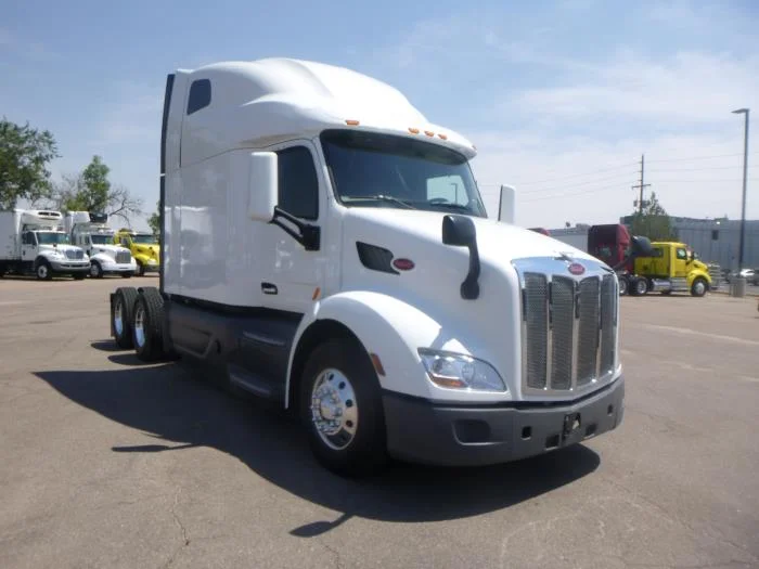 2021 Peterbilt 579 - image 3