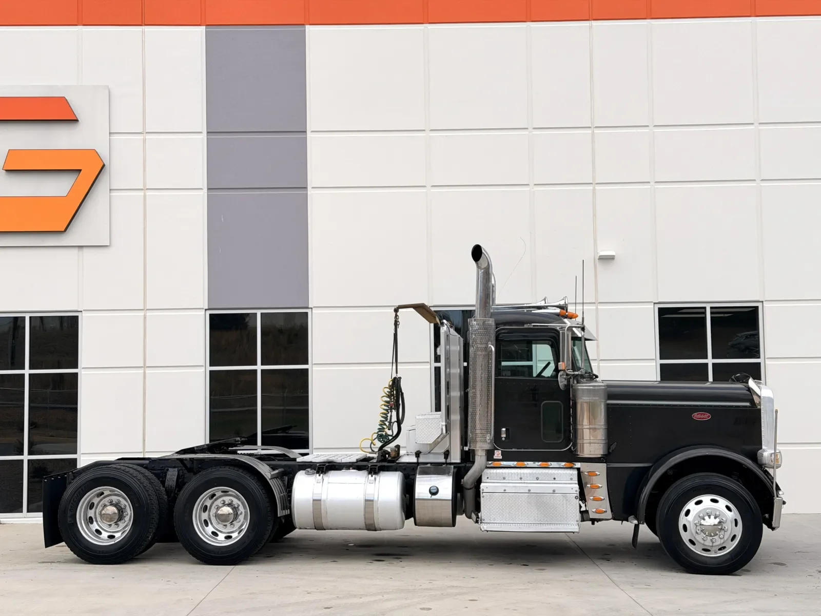 2012 Peterbilt 389 in Greer, SC — photo 3