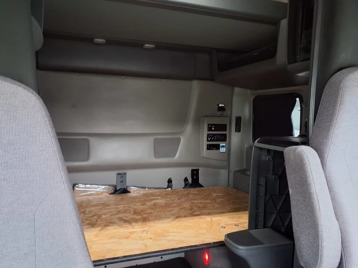 2022 International LT in Minneapolis, MN — photo 8