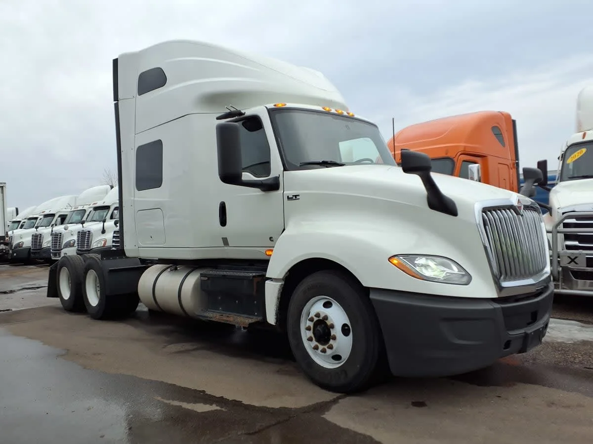 2022 International LT in Minneapolis, MN — photo 3