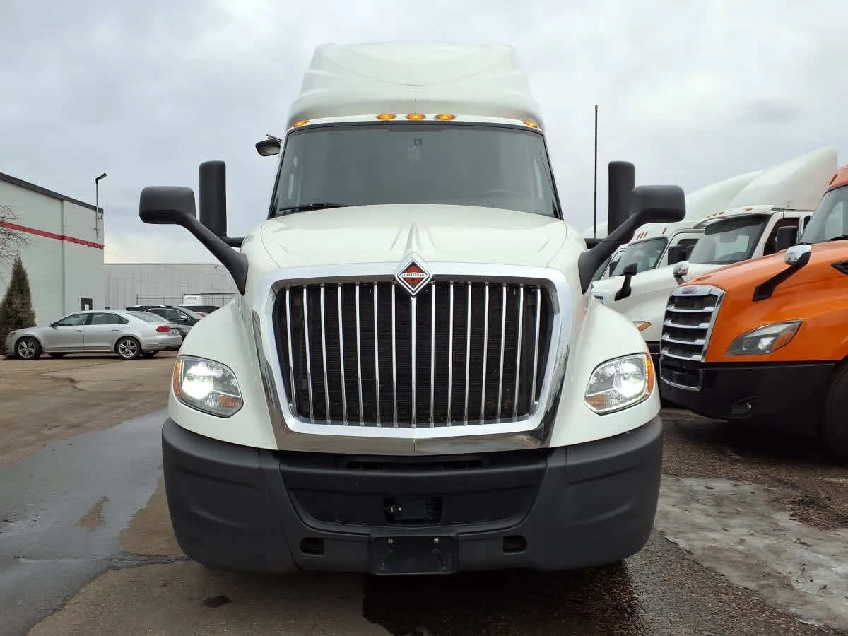 2022 International LT in Minneapolis, MN — photo 2