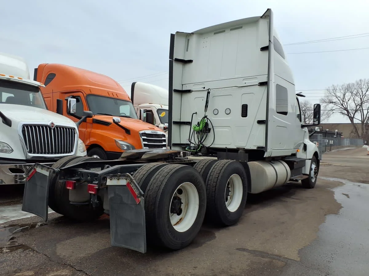2022 International LT in Minneapolis, MN — photo 4
