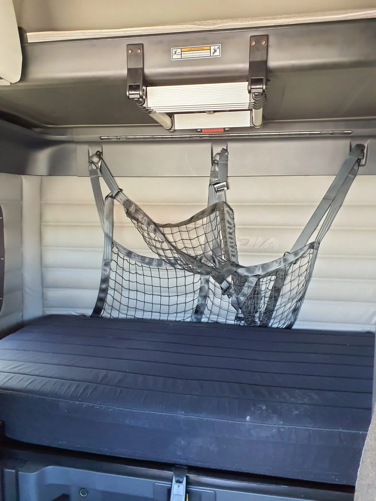 2022 Freightliner Cascadia - image 8