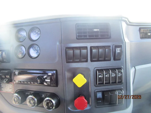 2019 Peterbilt 567 - image 11